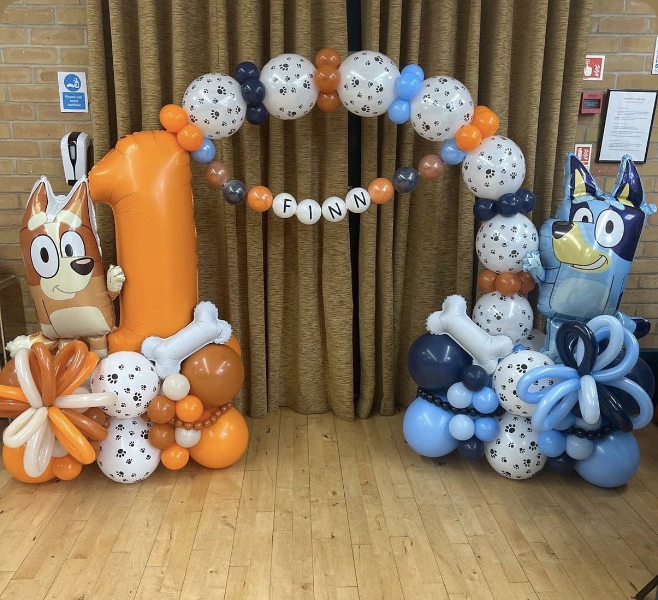 Balloon towers with character balloons and number balloon